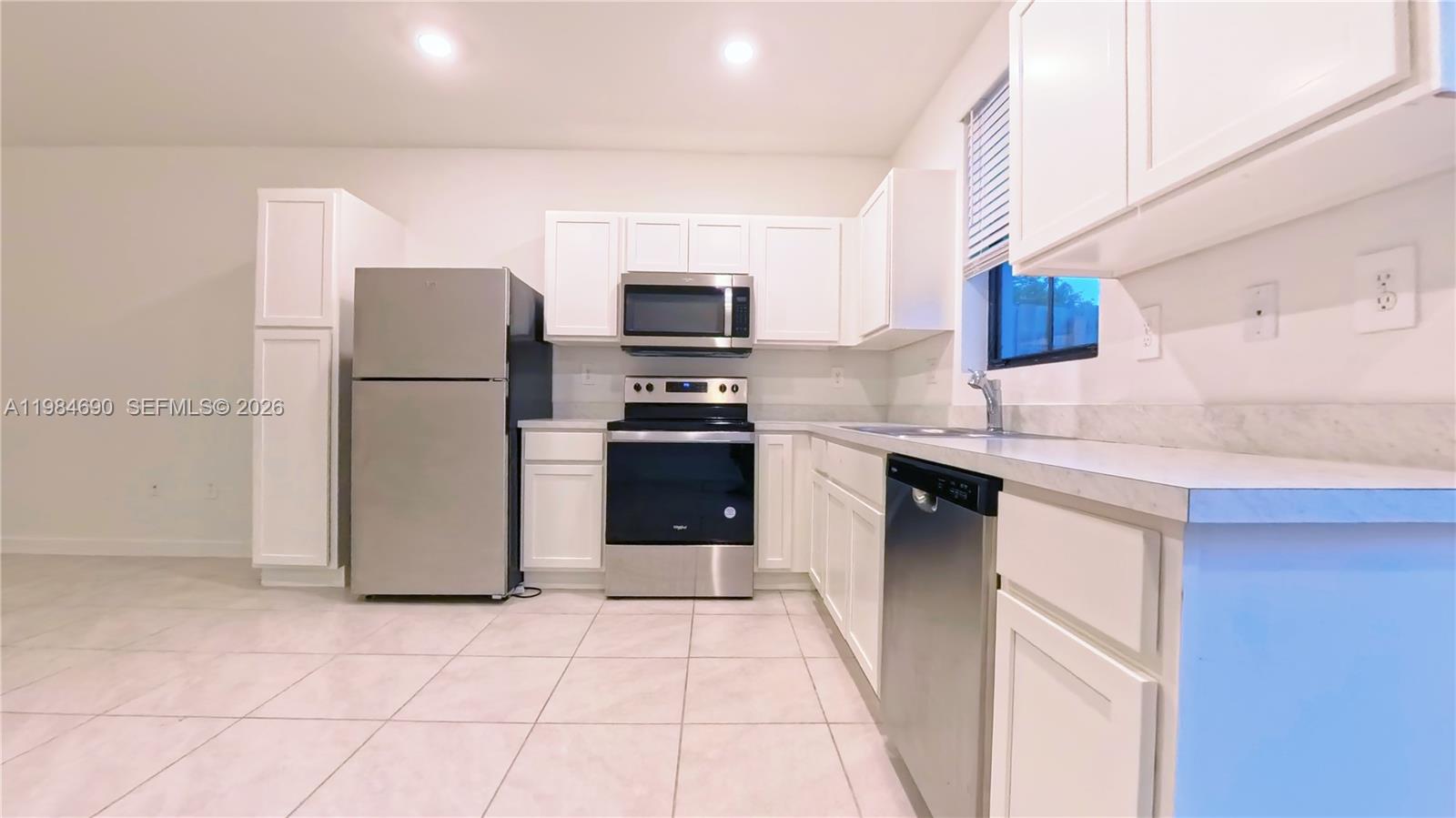 PALM CAY - Residential