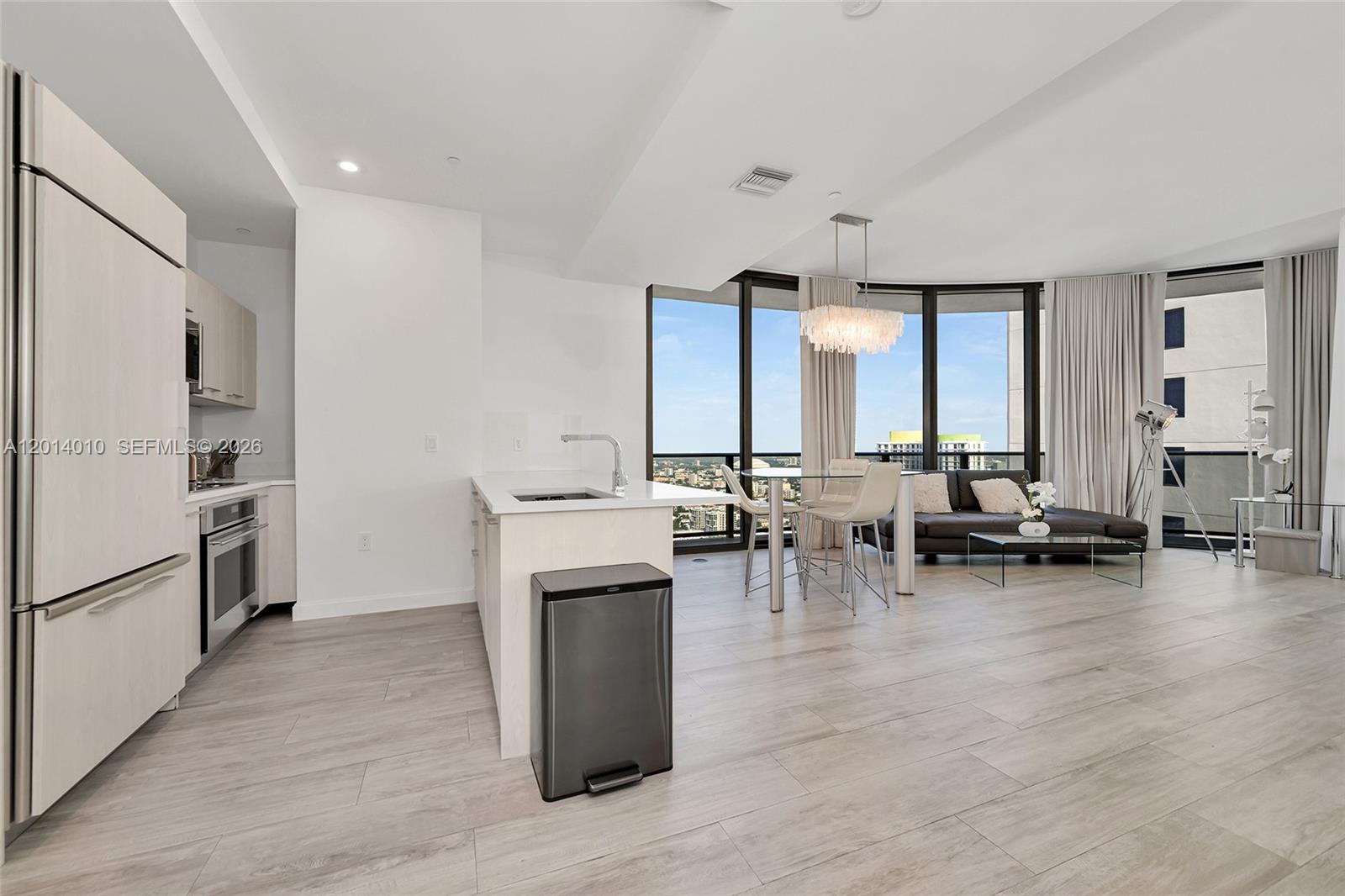 55 SW 9th St 4208