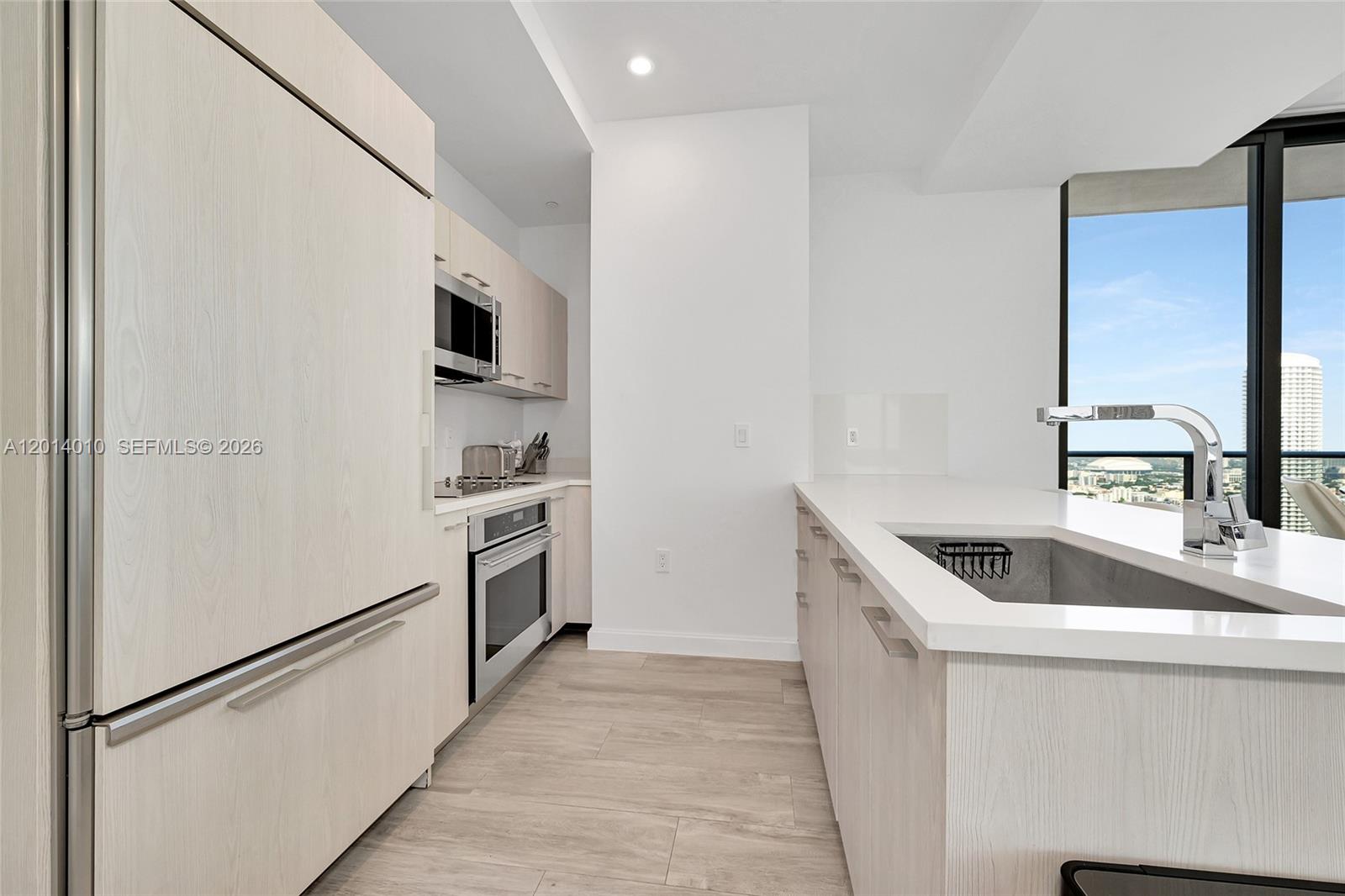 55 SW 9th St 4208