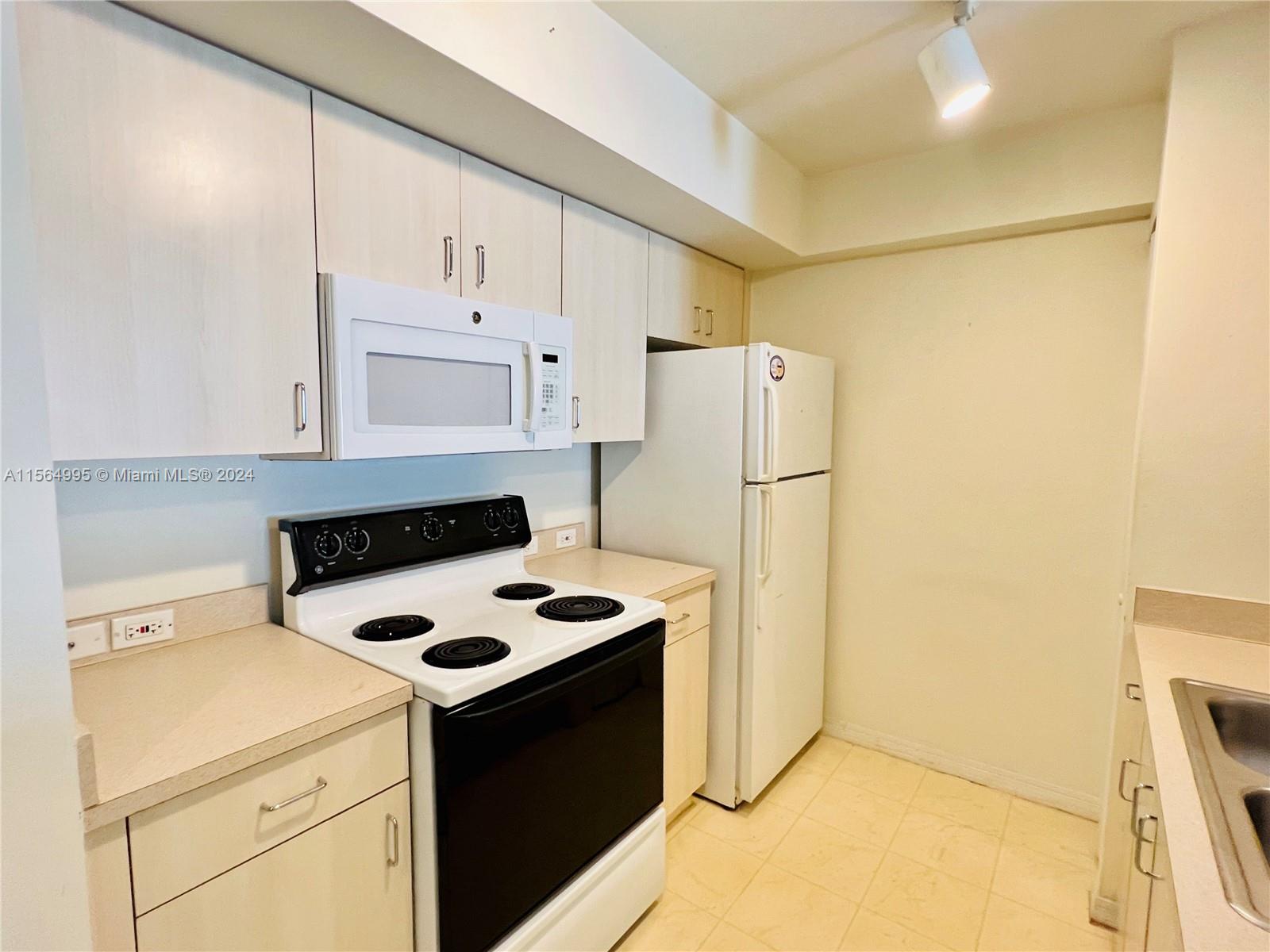 DEVONAIRE CONDO AT PEMBRO - Residential Lease