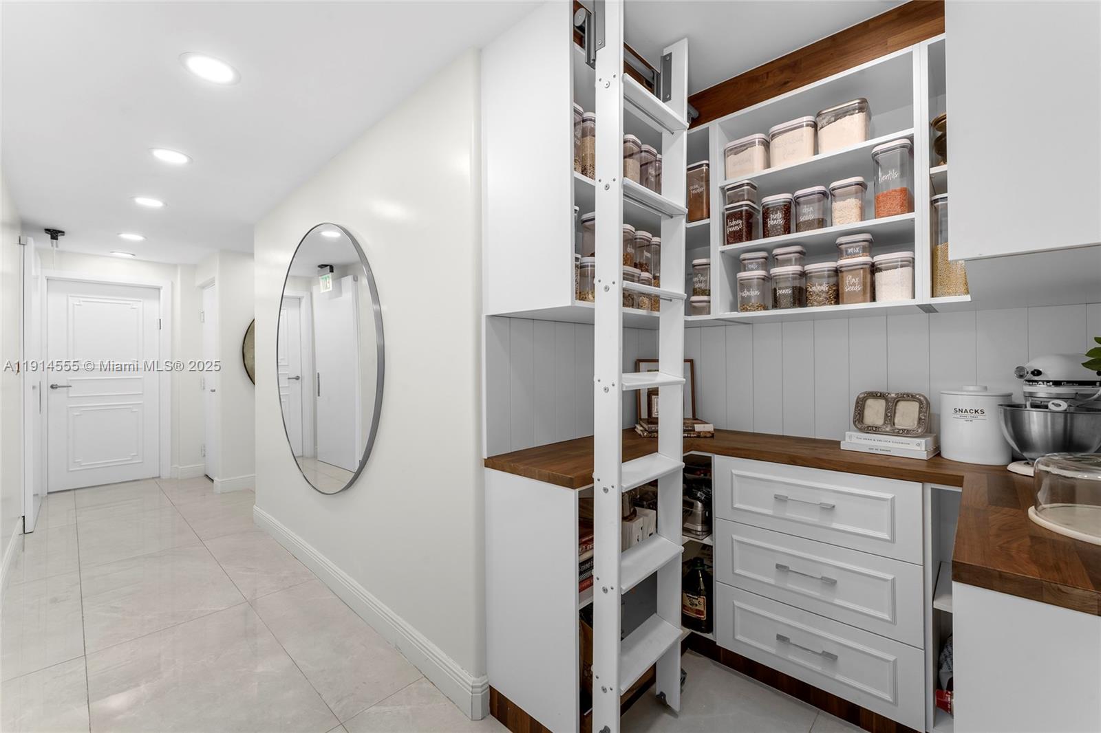 SAYAN CONDO - Residential