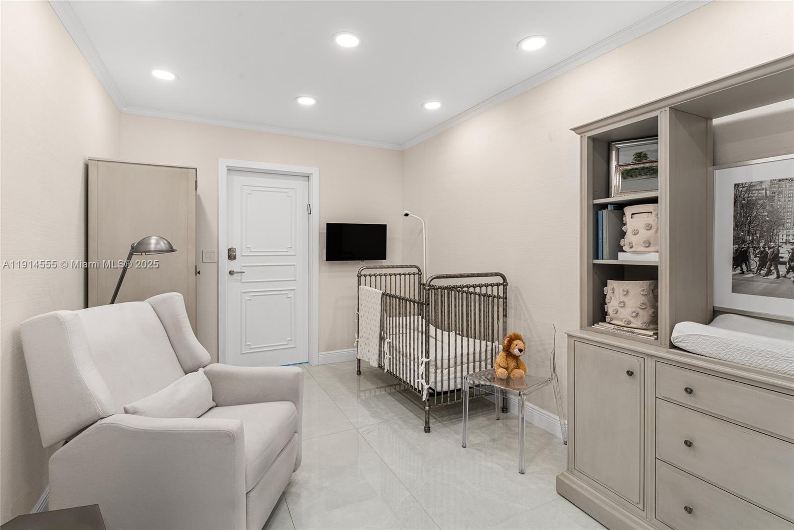 SAYAN CONDO - Residential