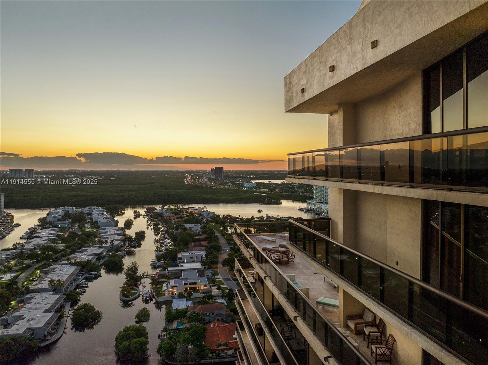 SAYAN CONDO - Residential