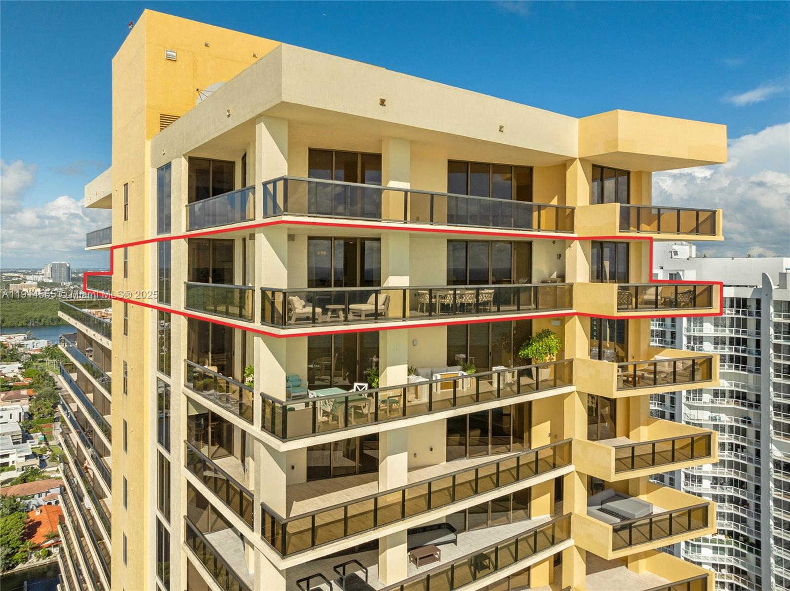 SAYAN CONDO - Residential