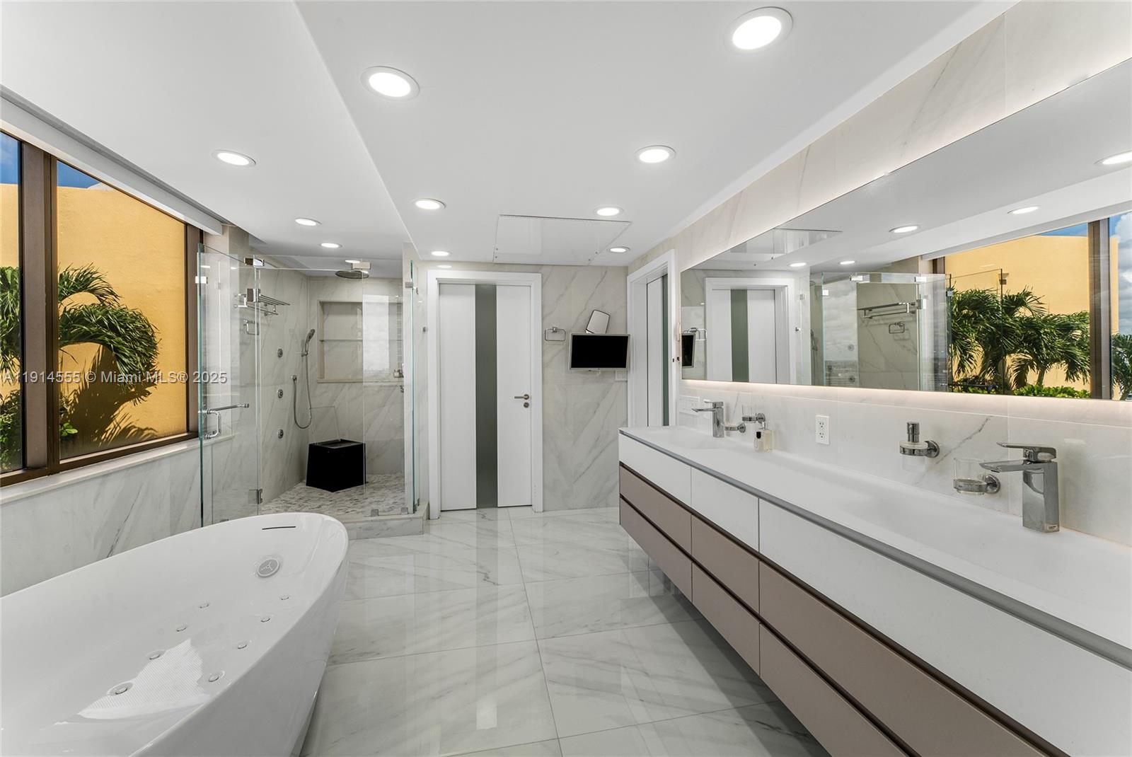 SAYAN CONDO - Residential