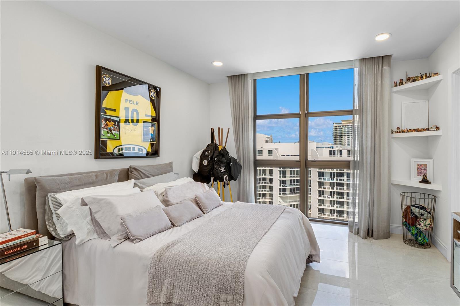 SAYAN CONDO - Residential