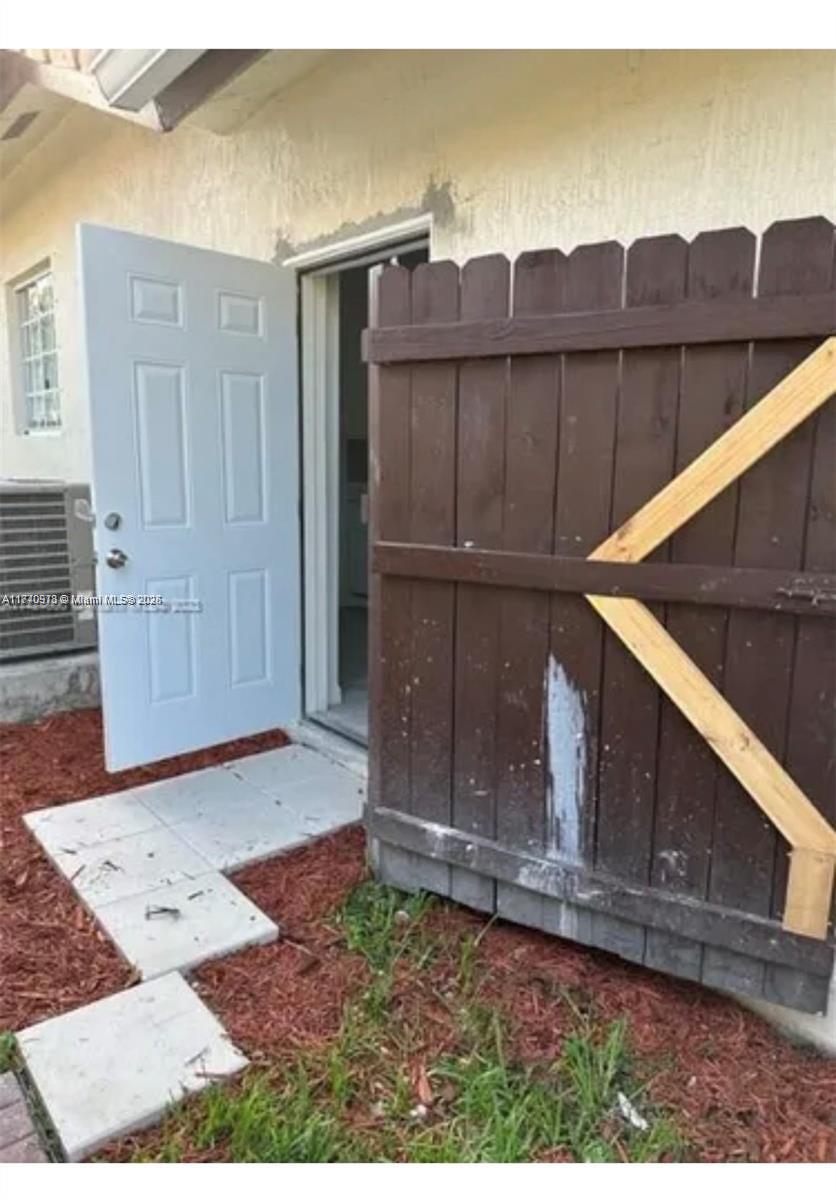 9860 Sw 161st Ave, Miami, Broward County, Florida - 1 Bedrooms  
1 Bathrooms - 