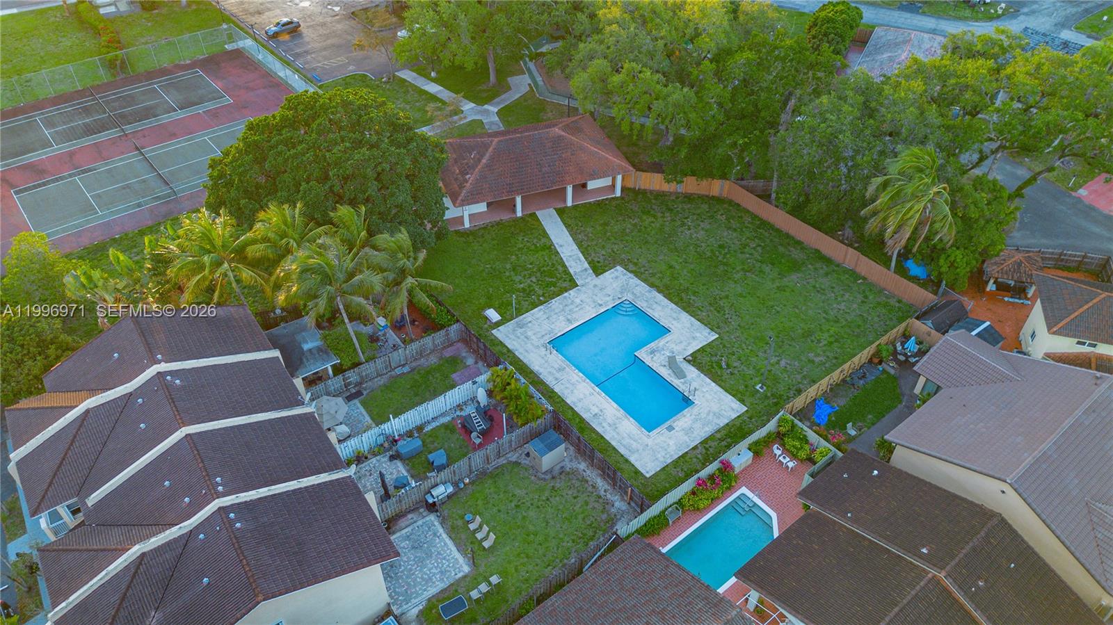 SUNSET MANSIONS - Residential