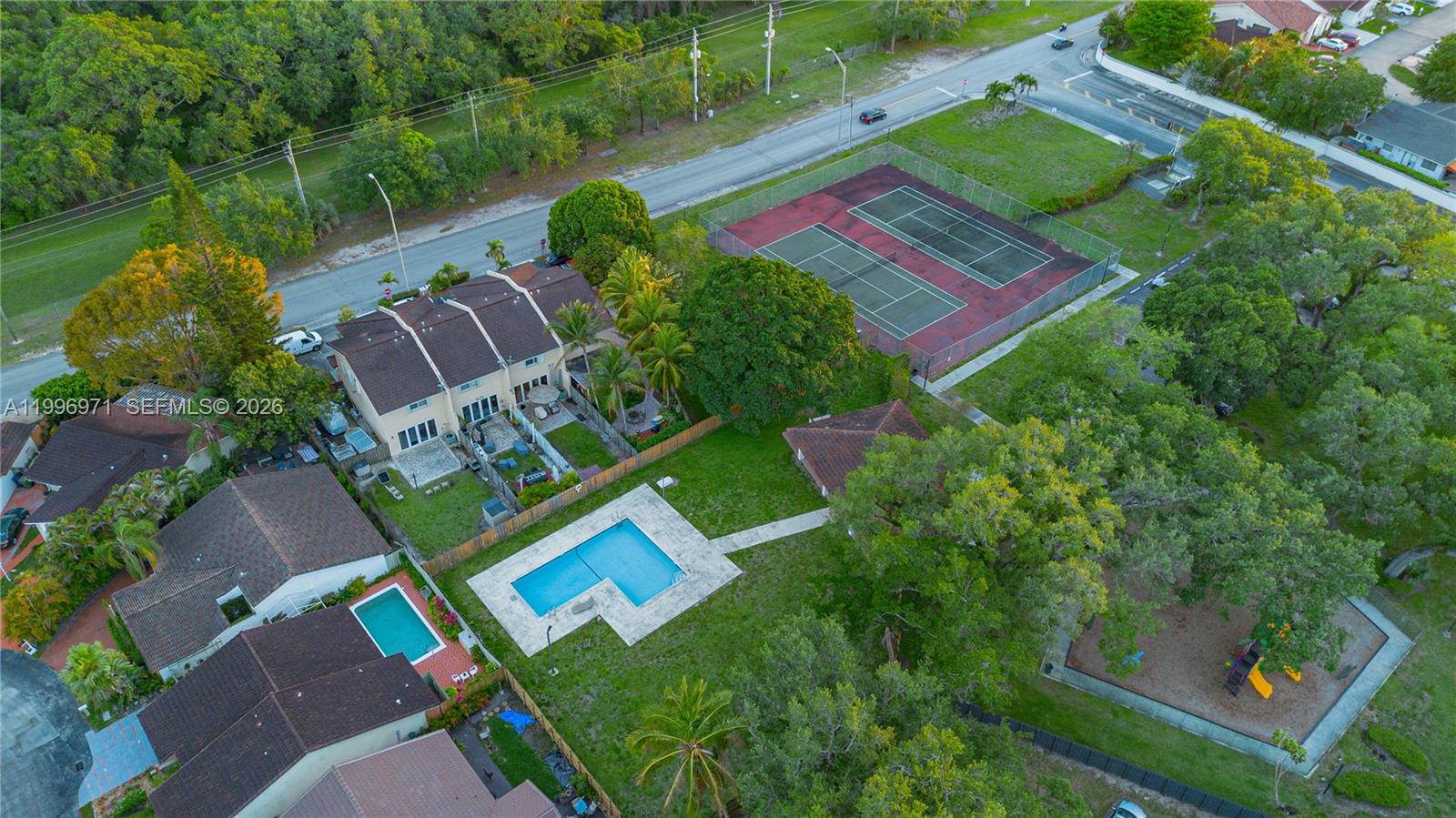 SUNSET MANSIONS - Residential