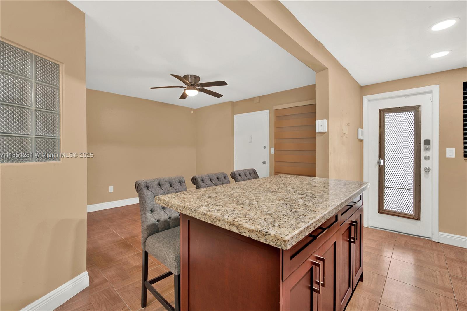 1340 Lincoln Rd 207
