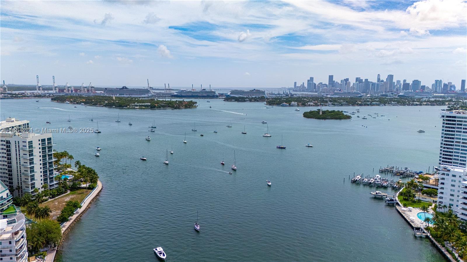 GOLDEN HOUSE CONDO - Residential