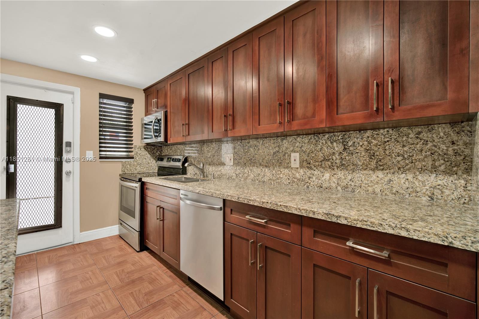 1340 Lincoln Rd 207