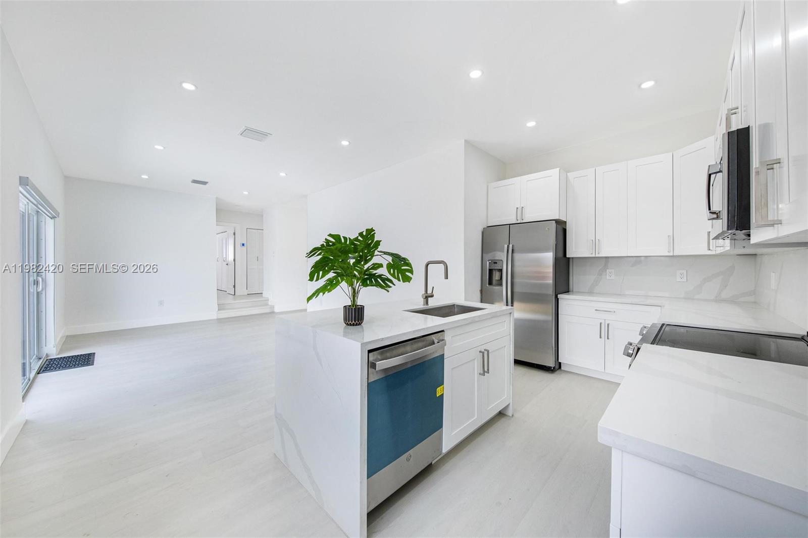 CAROL CITY CORR PL OF - Residential