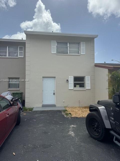 Spectacular Townhome on Fee Simple Lot! Don’t miss this incredible opportunity to own the lowest-priced townhome in the area. Ideally located near I-95, the Swap Shop, top restaurants, and shopping, this home combines convenience with comfort. Move-in ready and freshly maintained, this home offers: A spacious backyard perfect for entertaining or relaxing. Open and inviting living spaces. Remodeled Kitchen features Granite Countertops, New LVP/Carpeting, New Bathrooms. Prime location with easy access to major routes and amenities.
This is your chance to enjoy homeownership at an unbeatable value. Schedule your showing today and make this gem your own!
