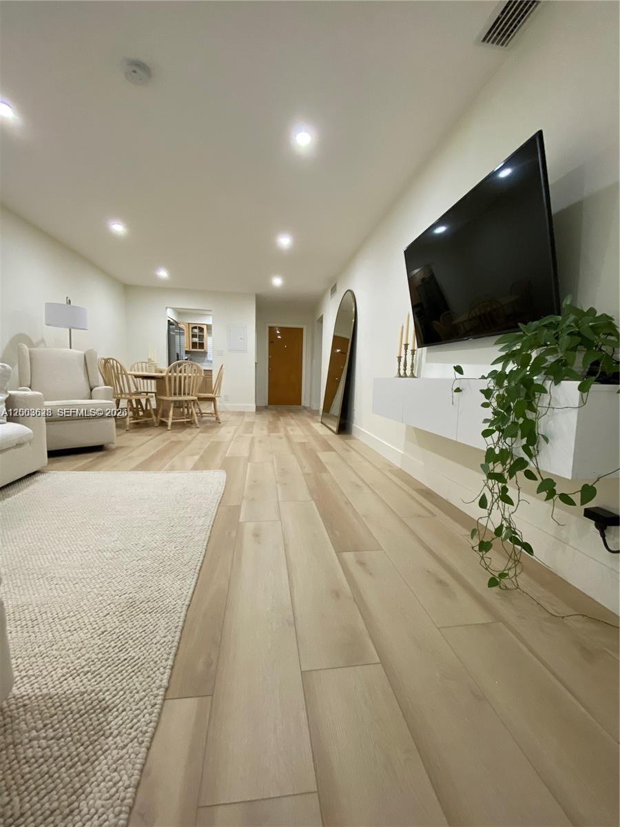 1200 Tallwood Ave 302