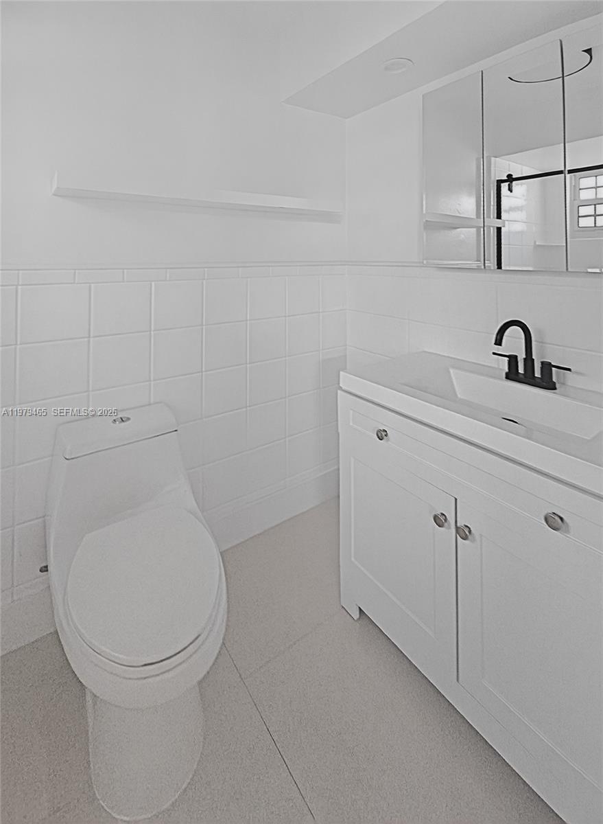 HOLLYWOOD HILLS - Residential Lease