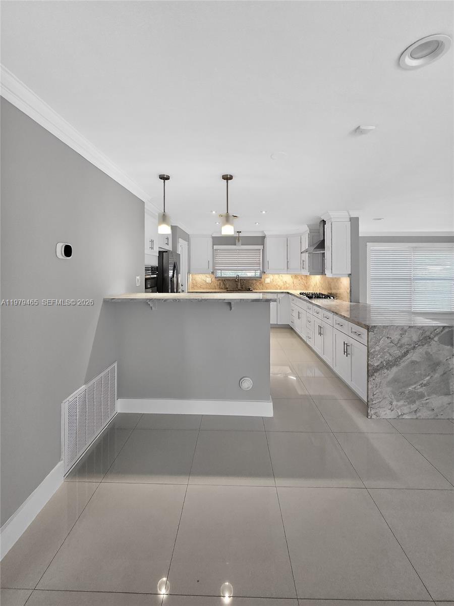 HOLLYWOOD HILLS - Residential Lease