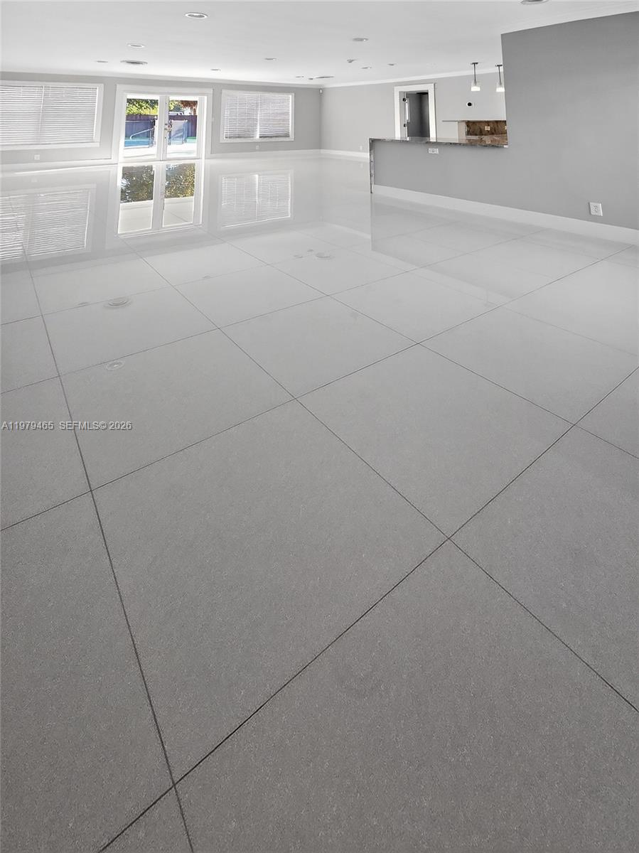 HOLLYWOOD HILLS - Residential Lease