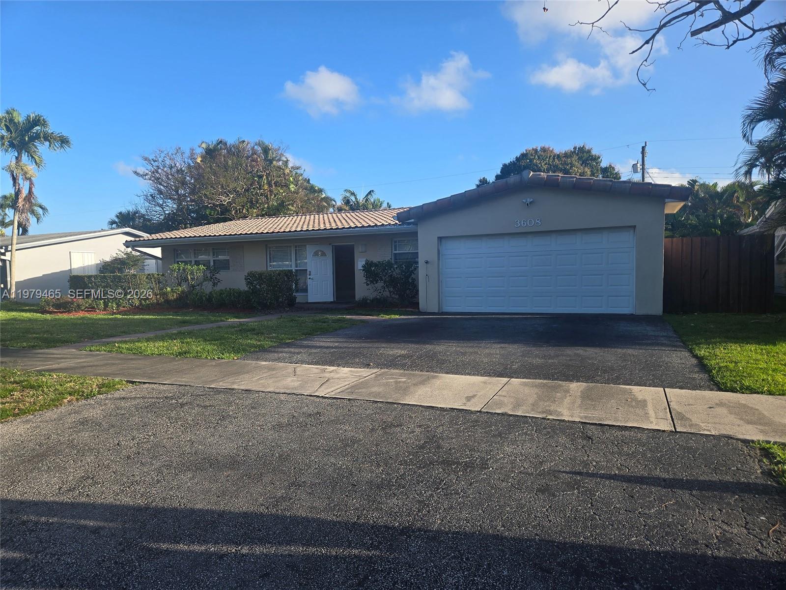 HOLLYWOOD HILLS - Residential Lease