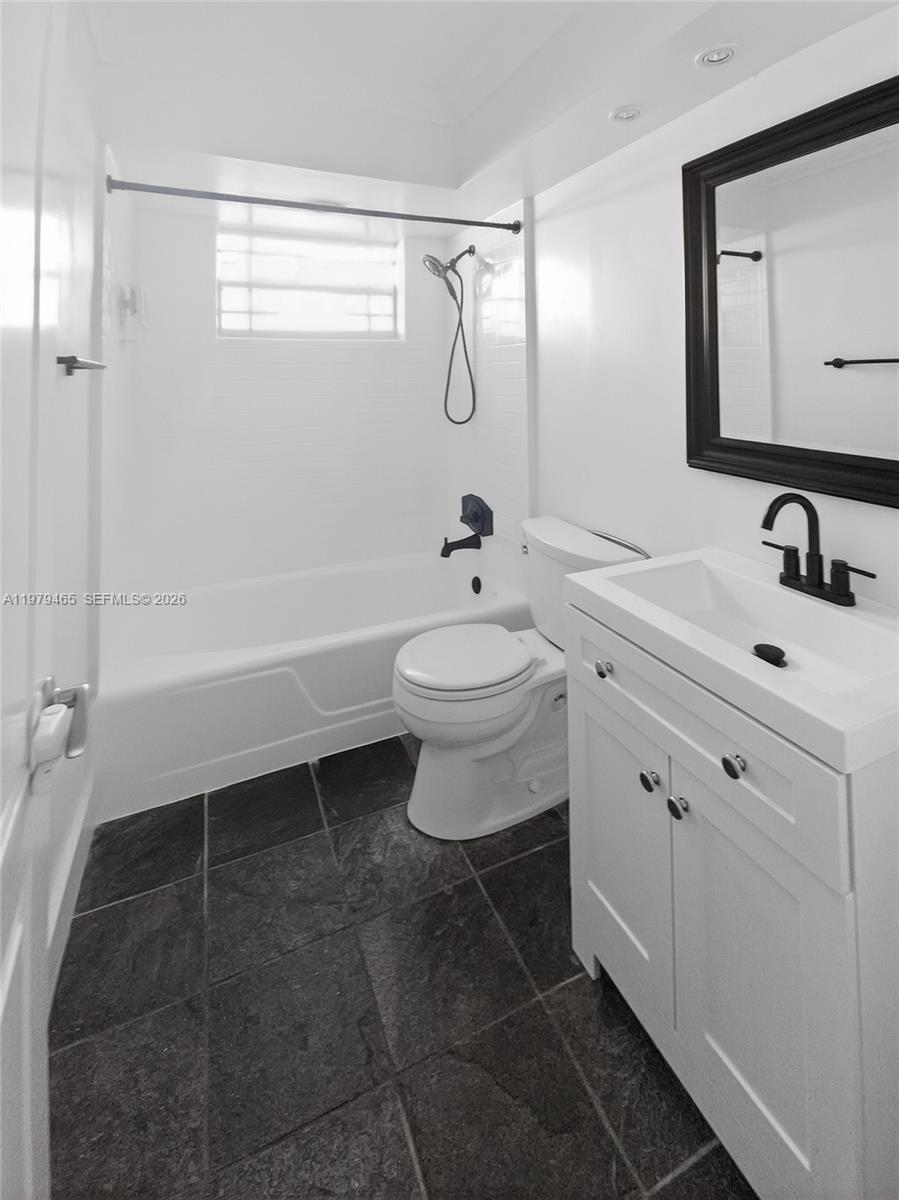 HOLLYWOOD HILLS - Residential Lease