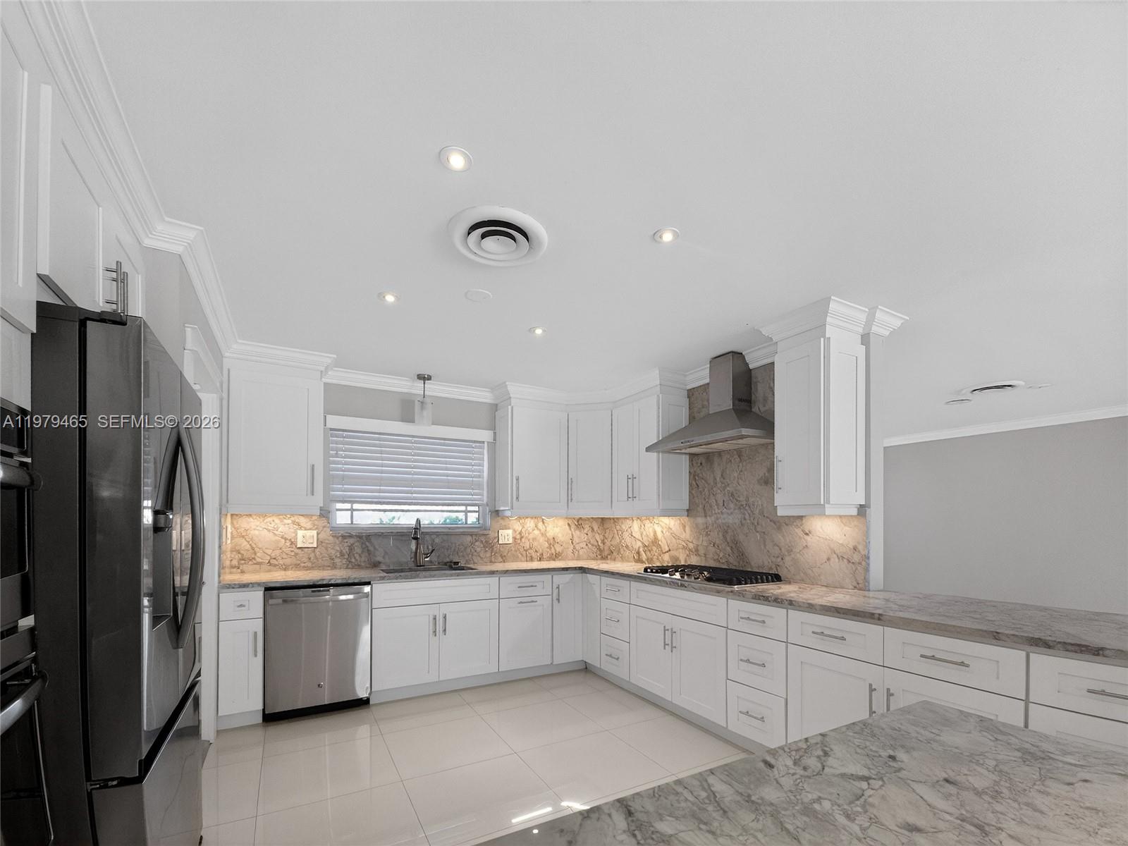 HOLLYWOOD HILLS - Residential Lease