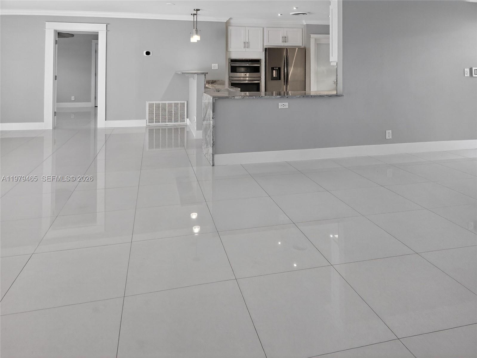 HOLLYWOOD HILLS - Residential Lease