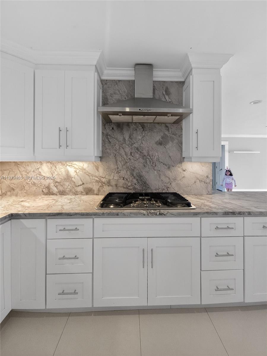 HOLLYWOOD HILLS - Residential Lease