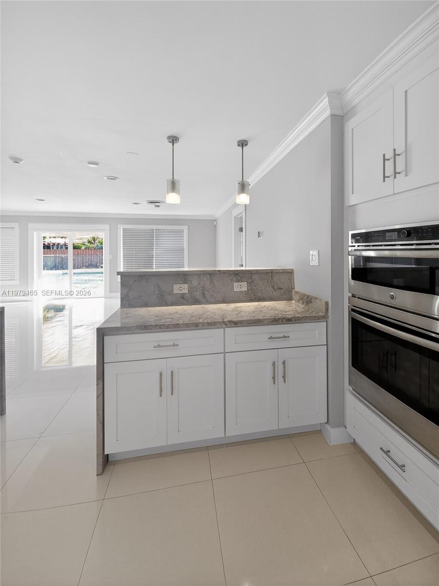 HOLLYWOOD HILLS - Residential Lease