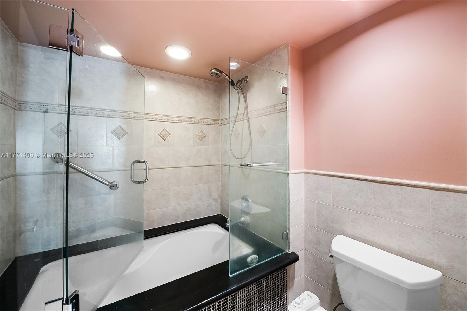 PLAYA DEL MAR CONDO - Residential