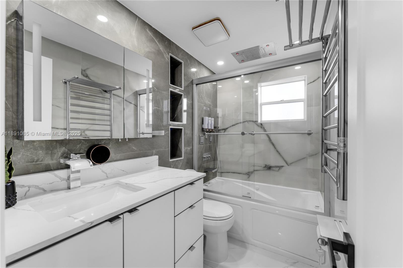 ROYALE GREEN CONDO 3 - Residential