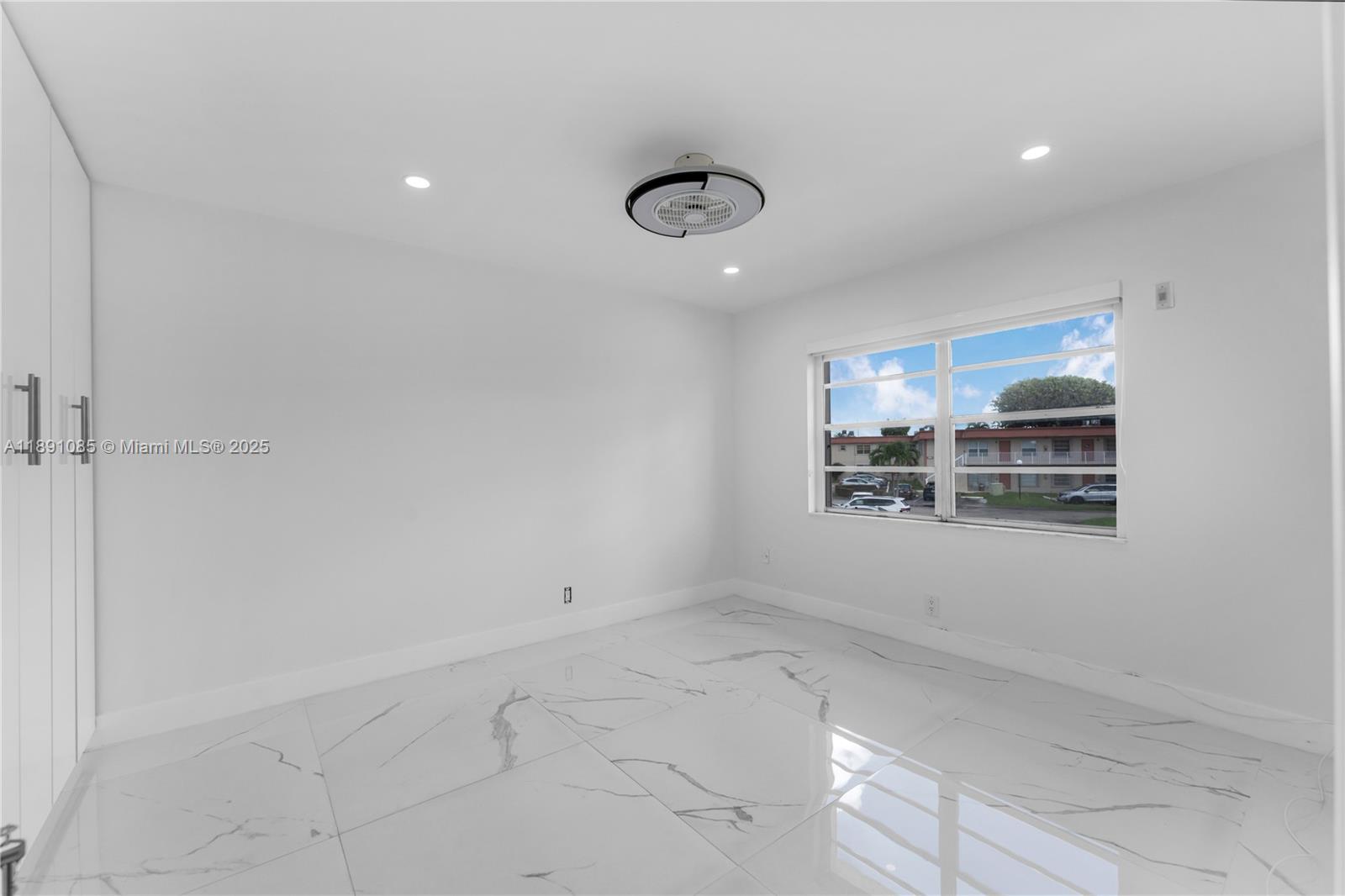 ROYALE GREEN CONDO 3 - Residential