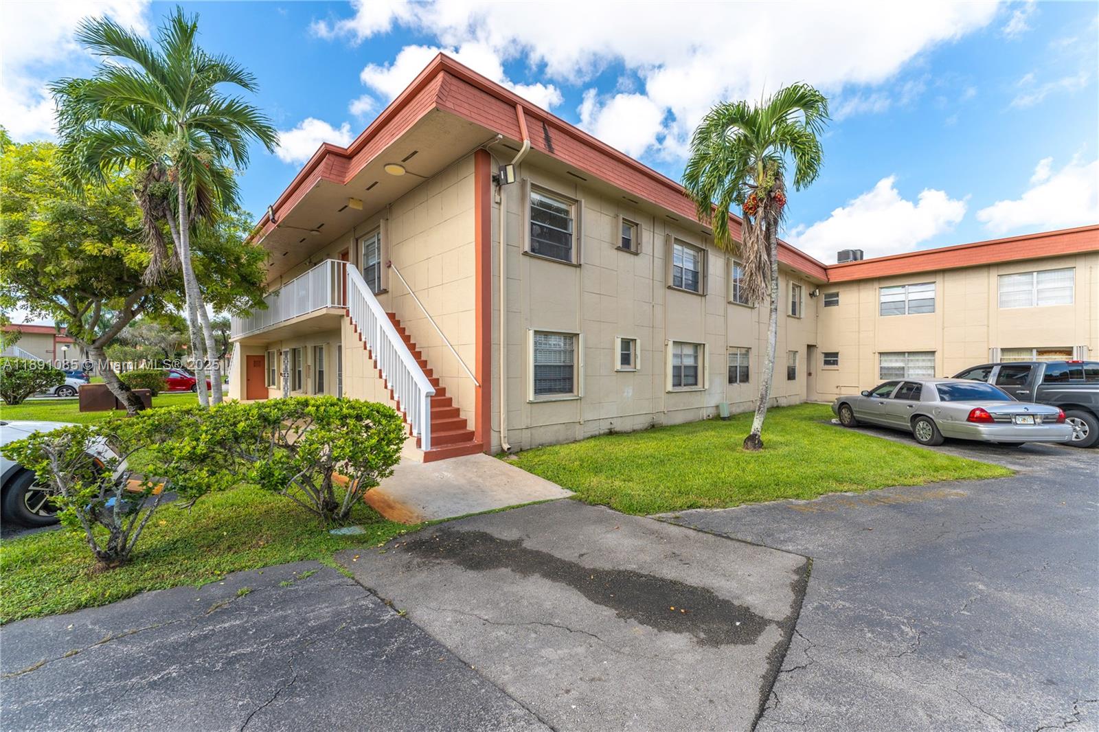 ROYALE GREEN CONDO 3 - Residential