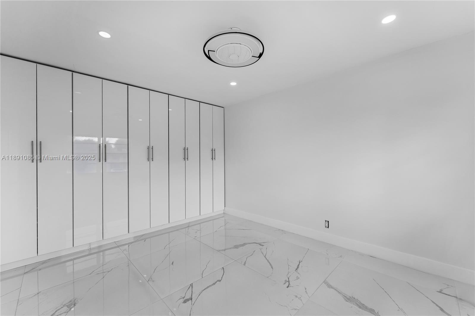 ROYALE GREEN CONDO 3 - Residential