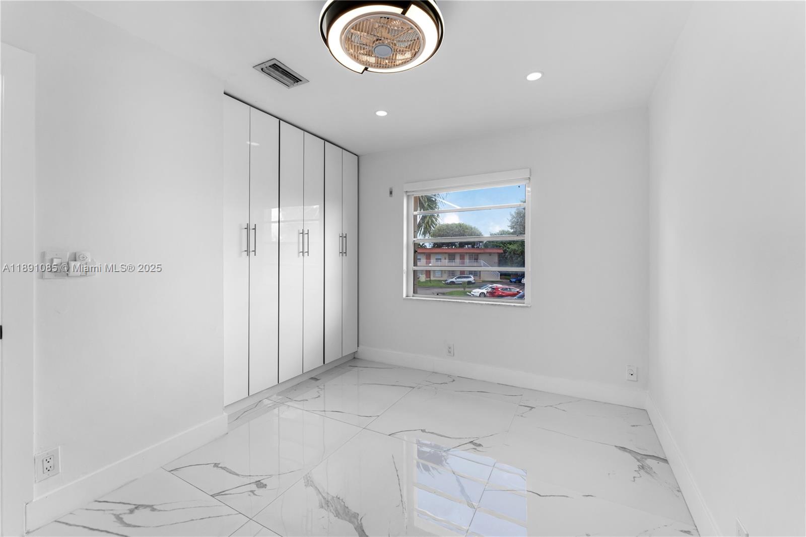 ROYALE GREEN CONDO 3 - Residential