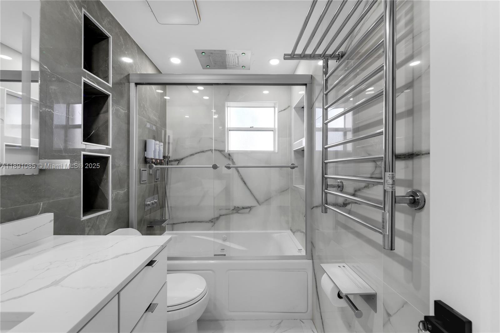 ROYALE GREEN CONDO 3 - Residential