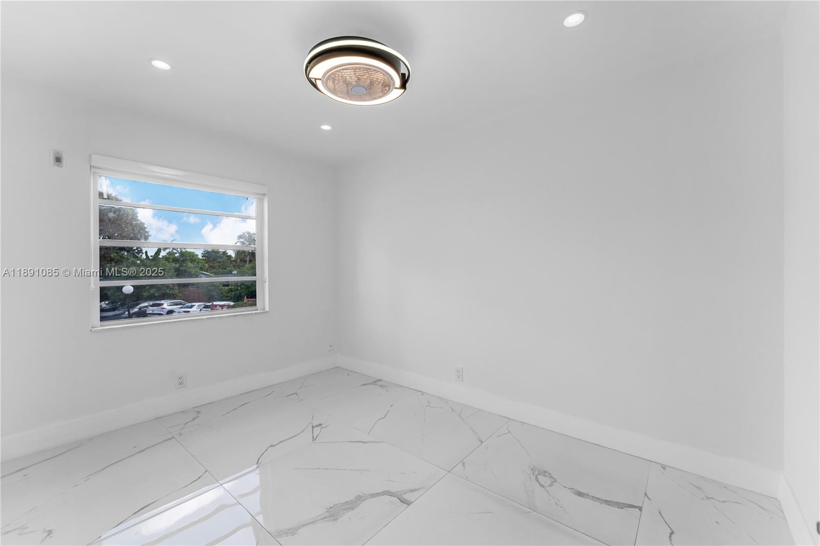 ROYALE GREEN CONDO 3 - Residential