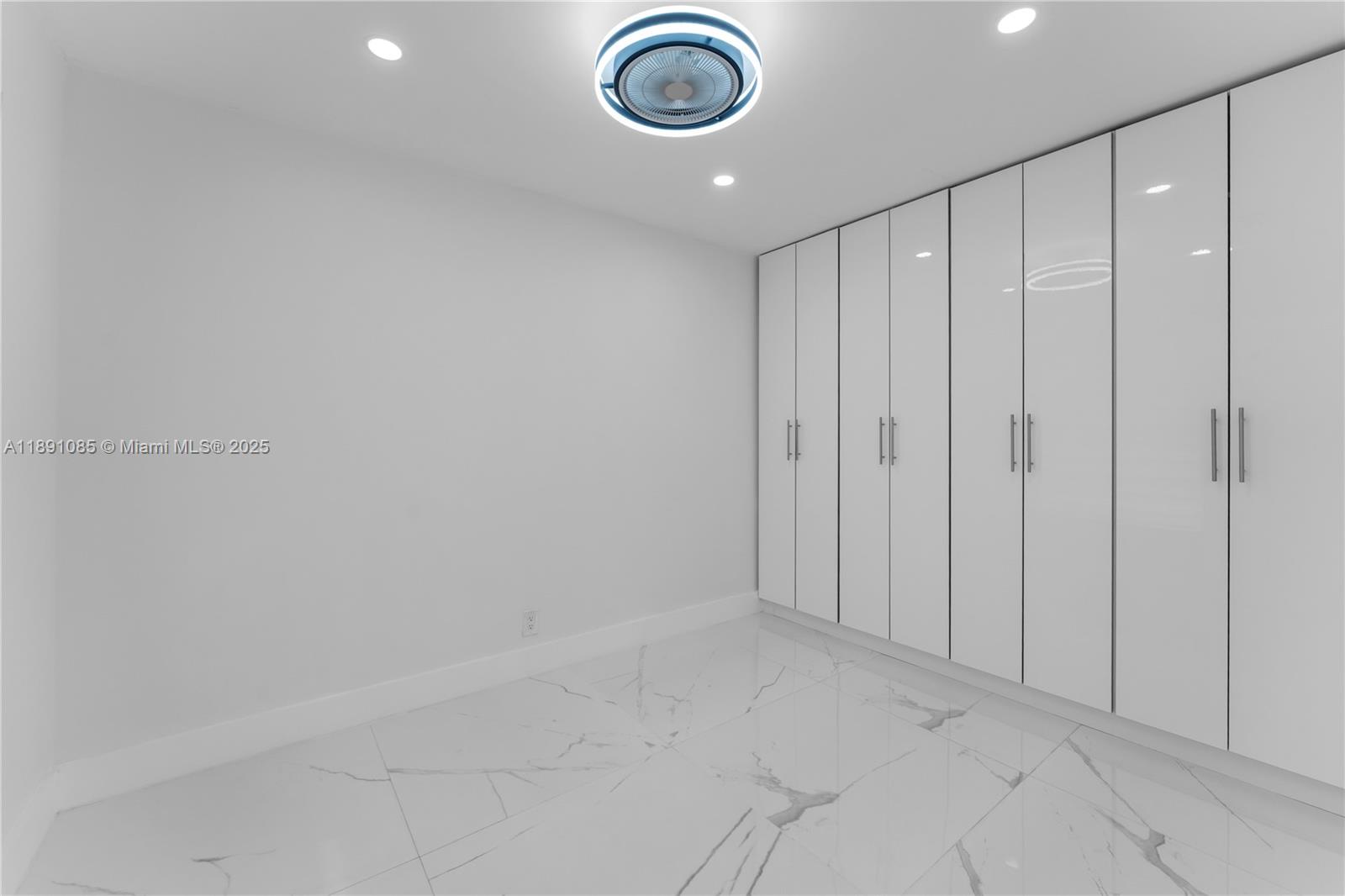 ROYALE GREEN CONDO 3 - Residential
