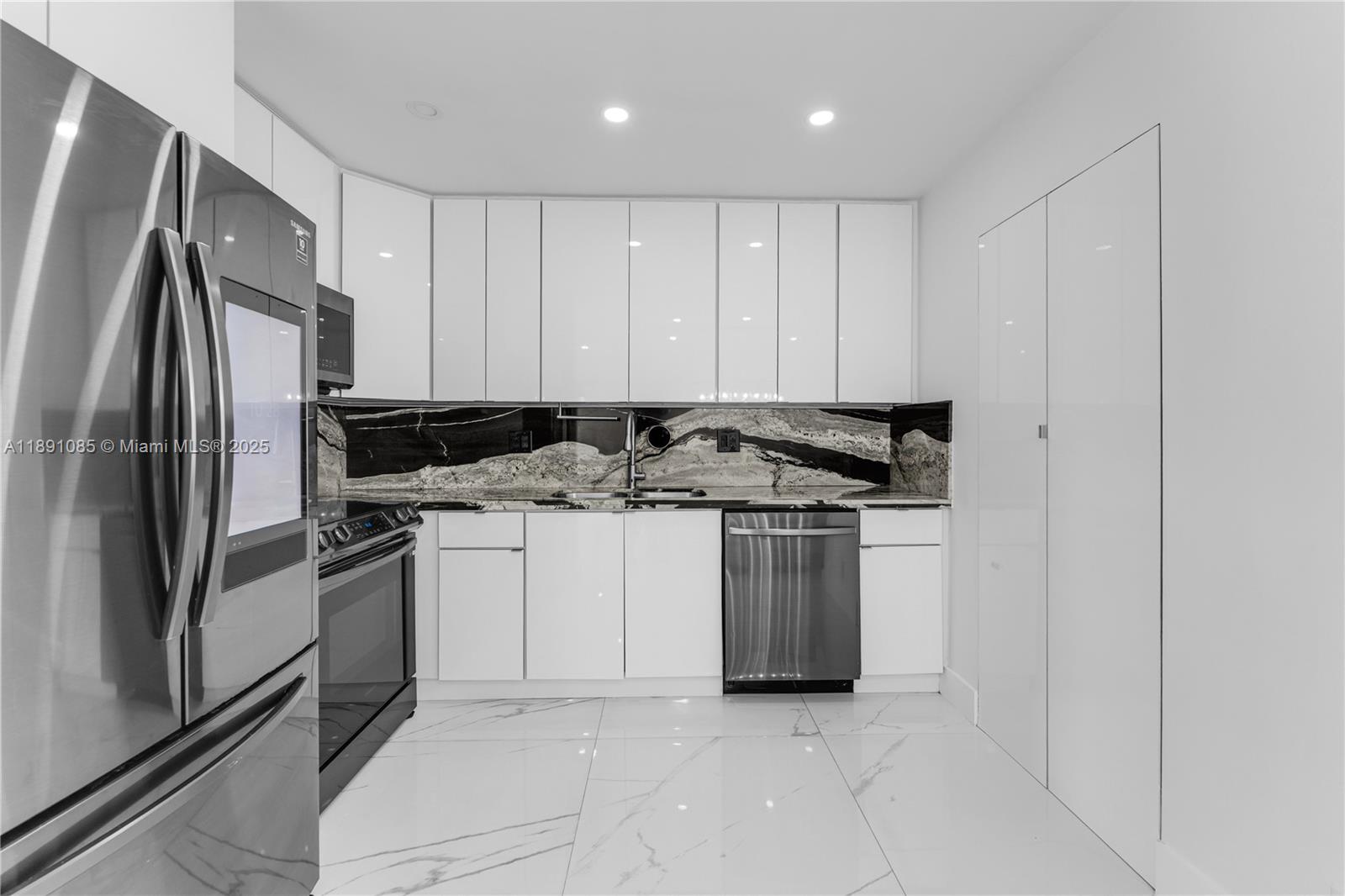 ROYALE GREEN CONDO 3 - Residential