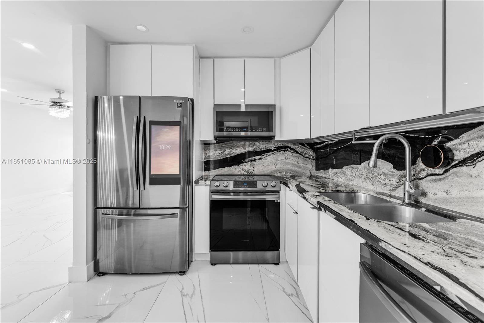 ROYALE GREEN CONDO 3 - Residential