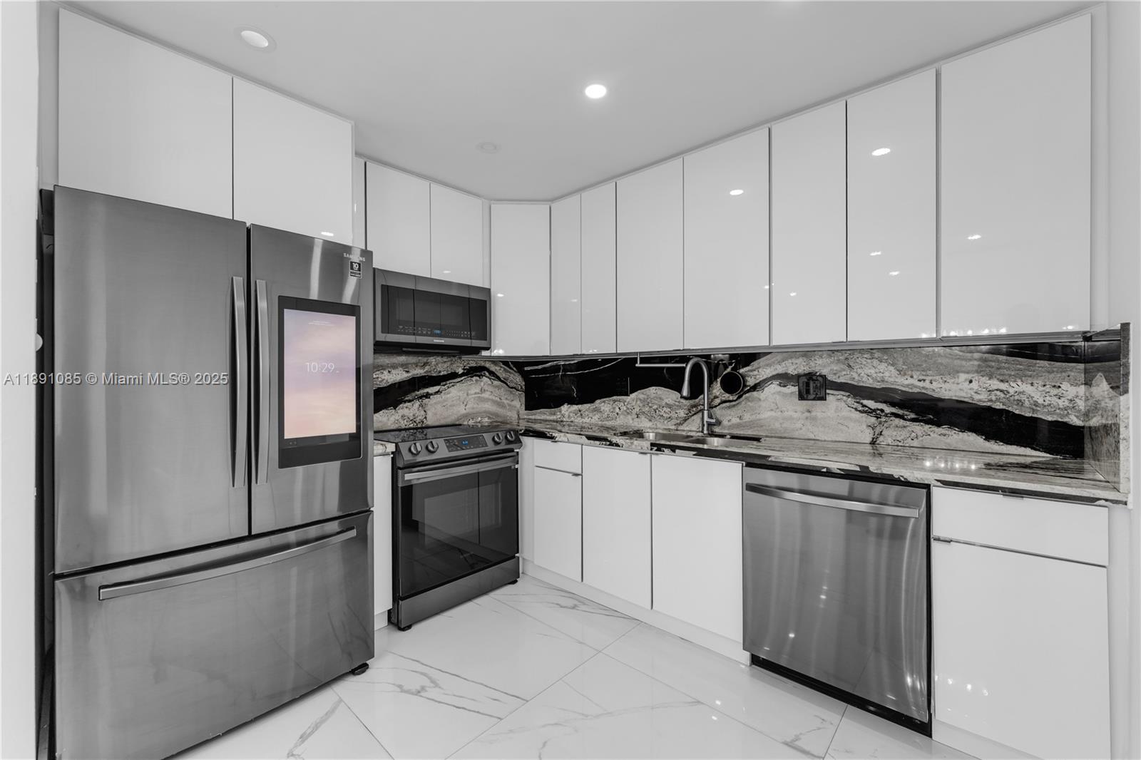 ROYALE GREEN CONDO 3 - Residential