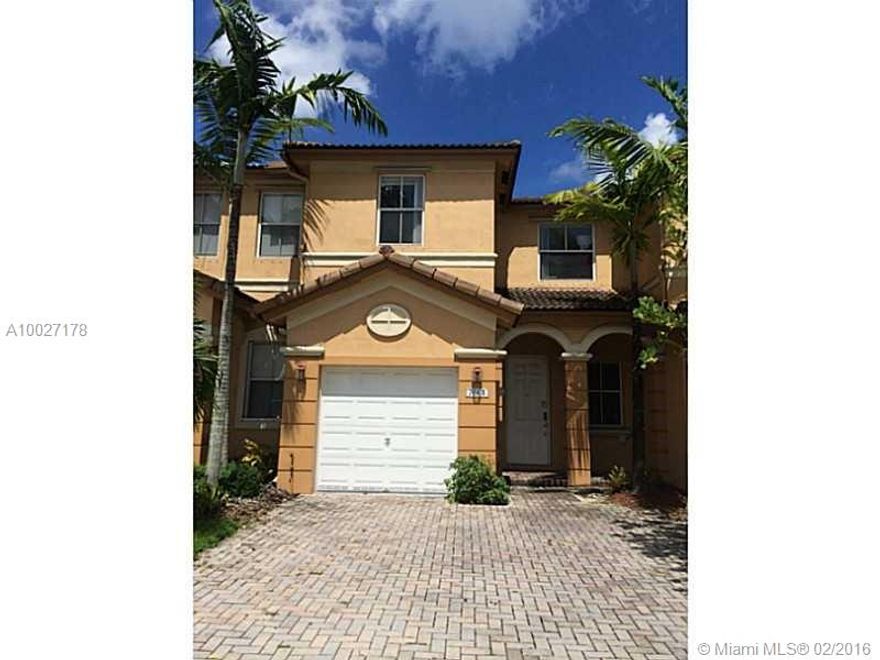 Spacious townhome with Lakeview. 3 Bedrooms and 2.5 bath. New Kitchen and Appliances, property is move in ready. Community has a nice pool and unit is easy to show.