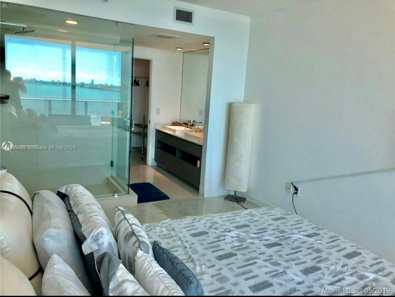 ICON BAY CONDO - Residential