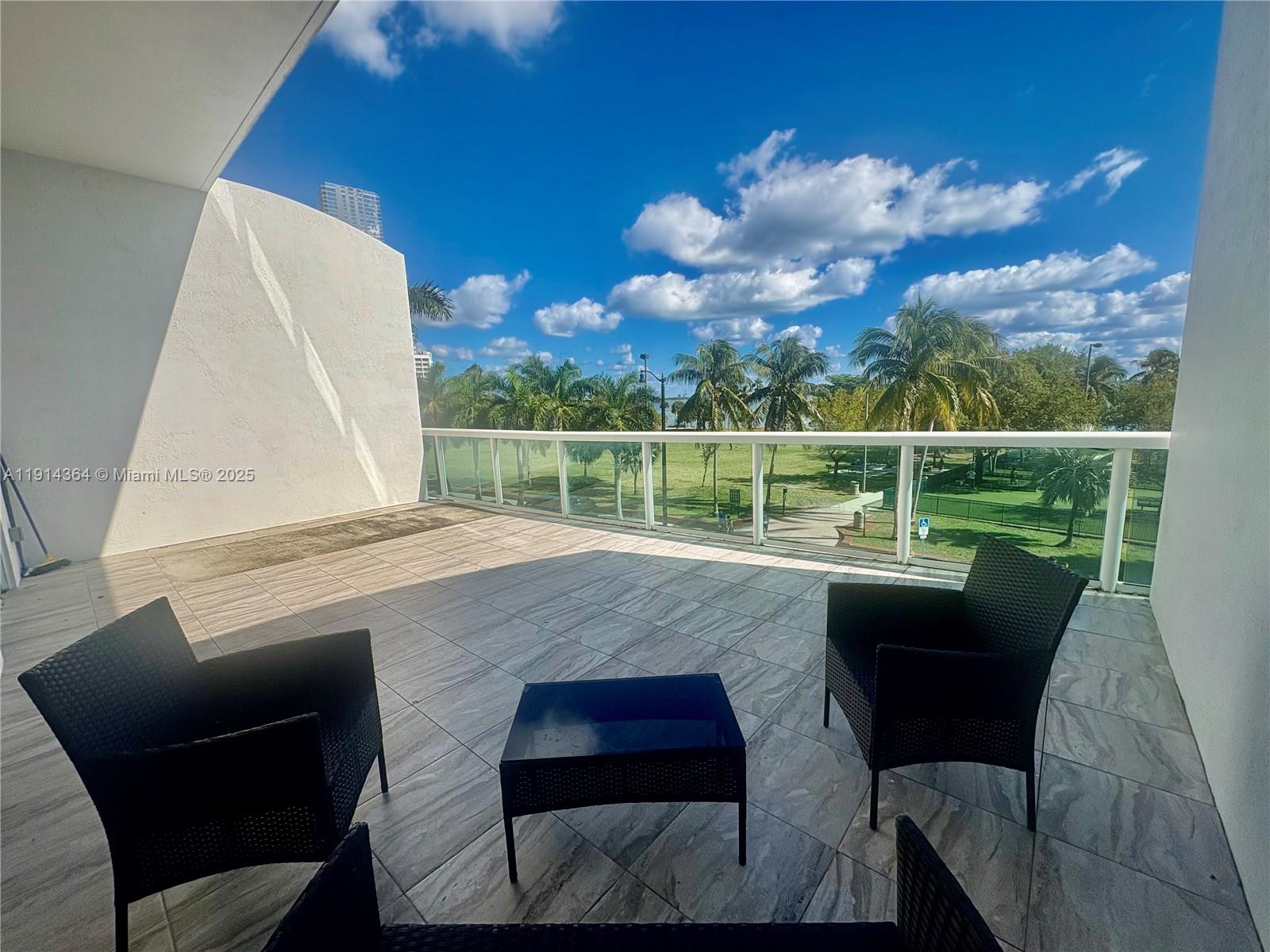 1800 N Bayshore Dr 306