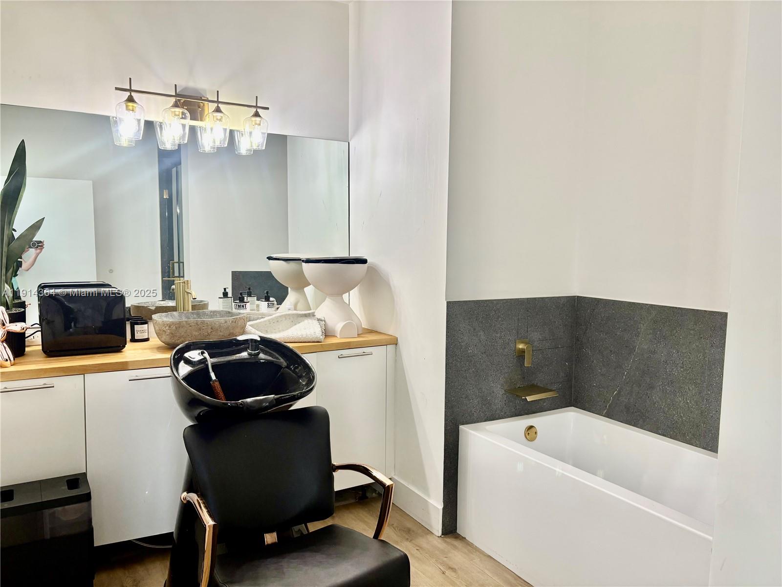 1800 CLUB CONDO - Residential