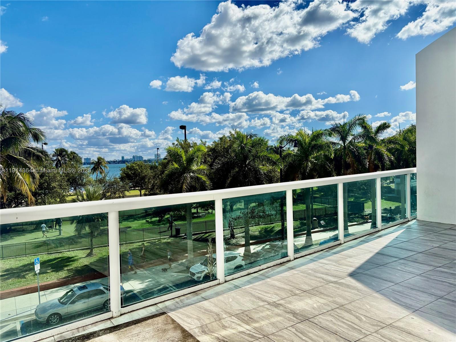 1800 N Bayshore Dr 306