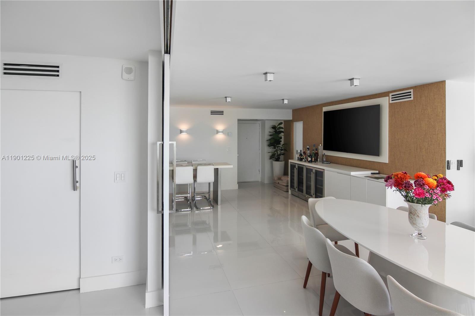 MAISON GRANDE CONDO - Residential