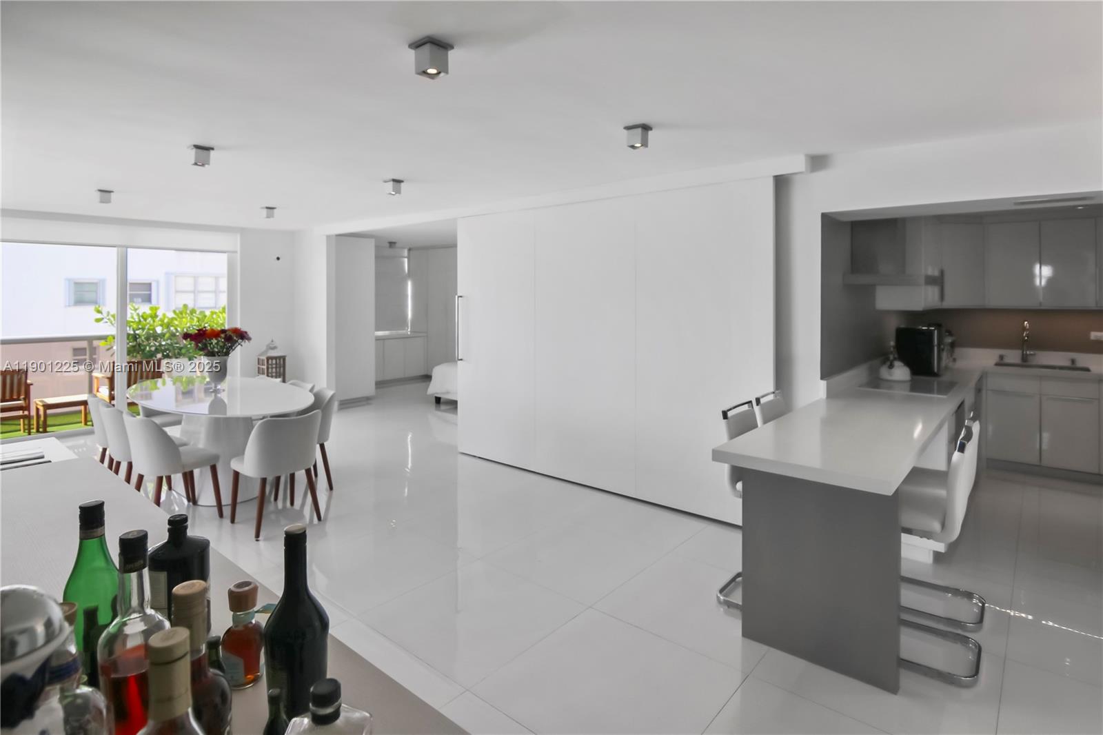 MAISON GRANDE CONDO - Residential