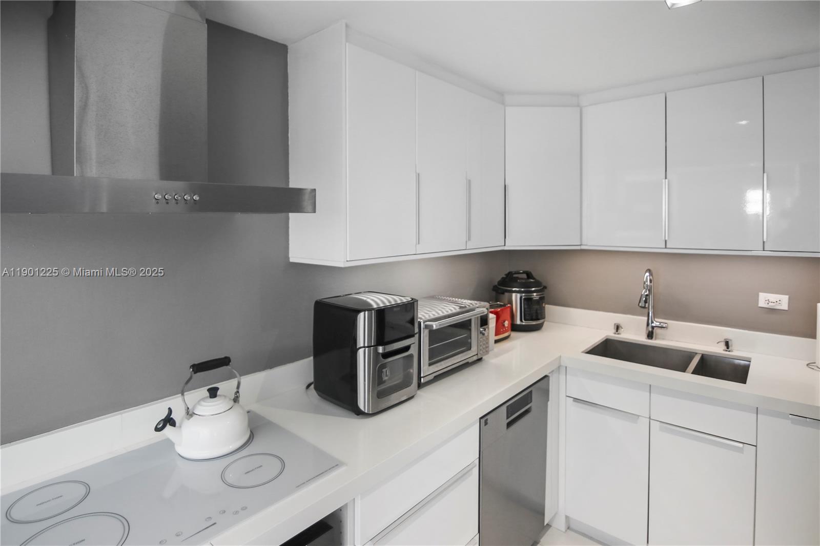 MAISON GRANDE CONDO - Residential