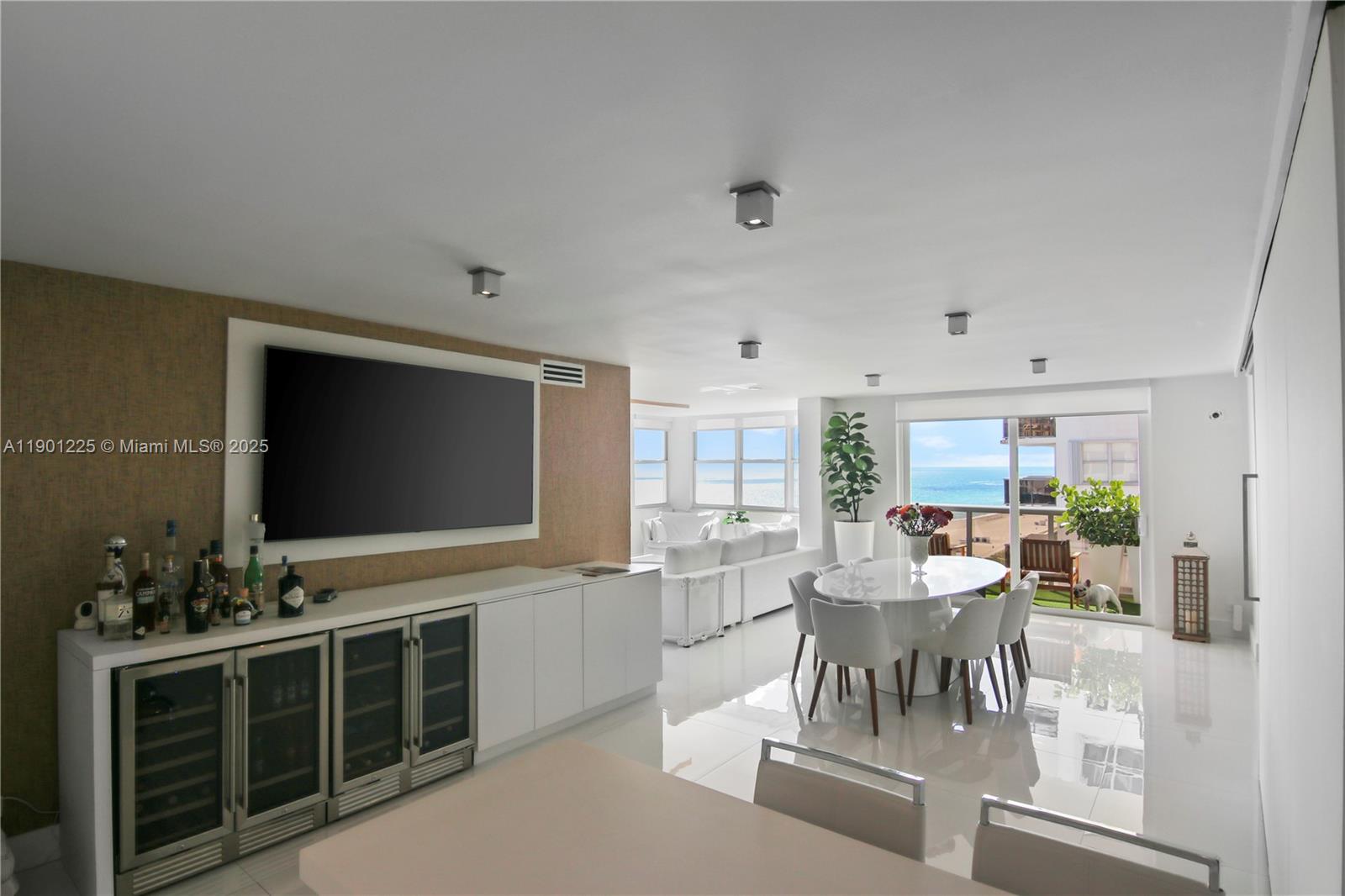 MAISON GRANDE CONDO - Residential