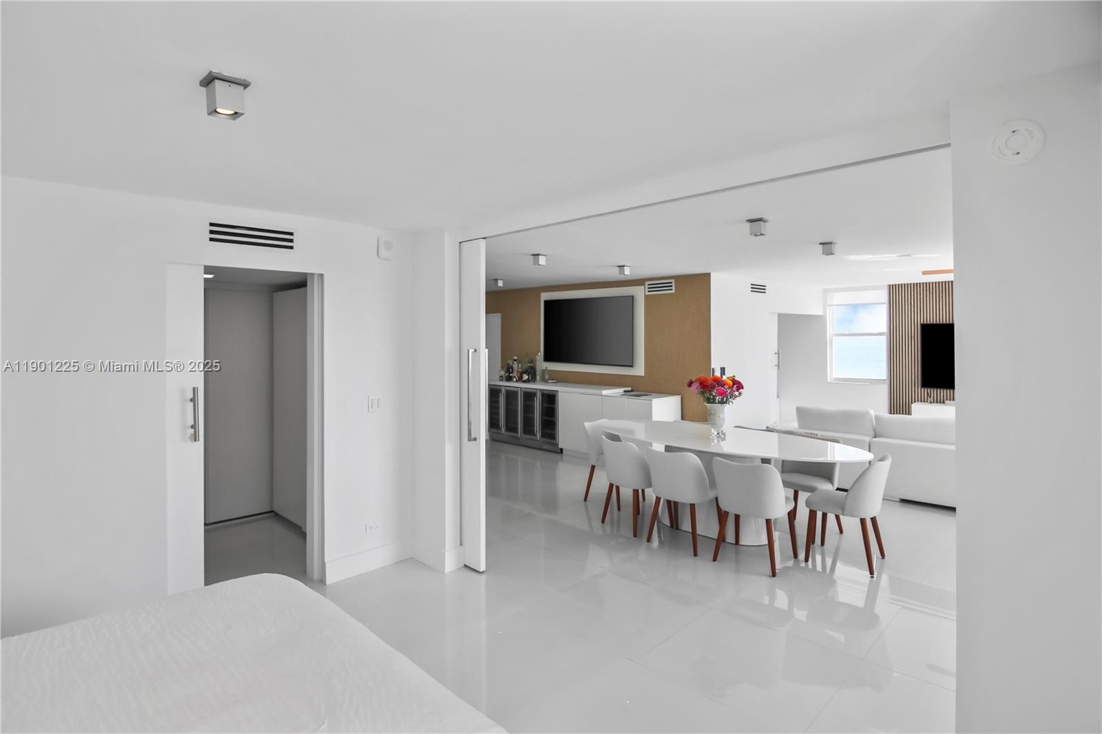 MAISON GRANDE CONDO - Residential